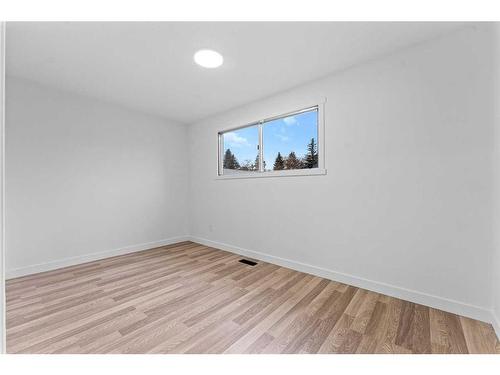 3431 32A Avenue Se, Calgary, AB - Indoor Photo Showing Other Room