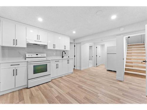 3431 32A Avenue Se, Calgary, AB - Indoor Photo Showing Kitchen