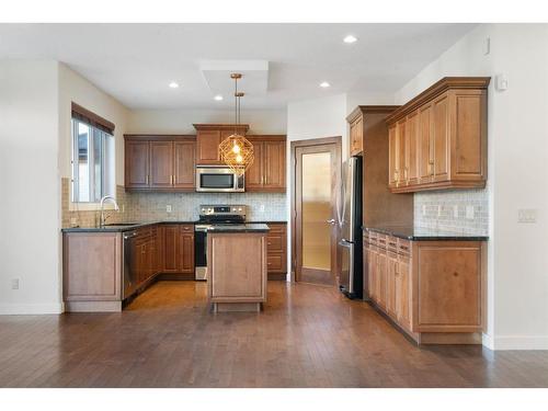 128 Elgin Estates Park Se, Calgary, AB - Indoor Photo Showing Kitchen