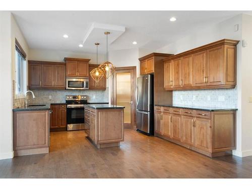 128 Elgin Estates Park Se, Calgary, AB - Indoor Photo Showing Kitchen