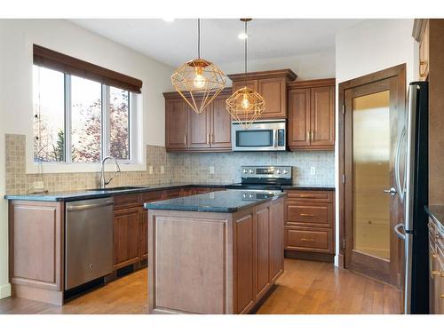 128 Elgin Estates Park Se, Calgary, AB - Indoor Photo Showing Kitchen