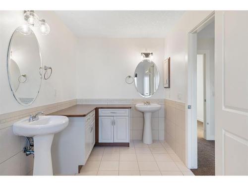 128 Elgin Estates Park Se, Calgary, AB - Indoor Photo Showing Bathroom