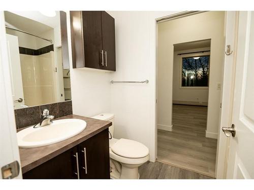 226-2727 28 Avenue Se, Calgary, AB - Indoor Photo Showing Bathroom