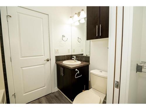 226-2727 28 Avenue Se, Calgary, AB - Indoor Photo Showing Bathroom