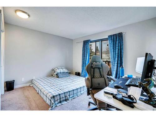 165 Castlebrook Way Ne, Calgary, AB - Indoor Photo Showing Bedroom