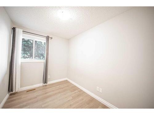 70-2519 38 Street Ne, Calgary, AB - Indoor Photo Showing Other Room