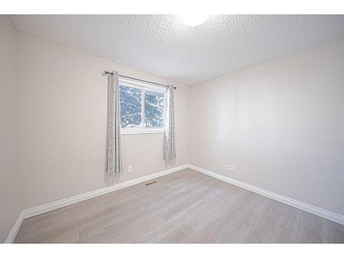 70-2519 38 Street Ne, Calgary, AB - Indoor Photo Showing Other Room