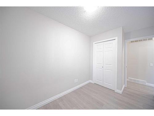 70-2519 38 Street Ne, Calgary, AB - Indoor Photo Showing Other Room