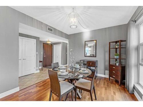 704-110 7 Street Sw, Calgary, AB - Indoor Photo Showing Dining Room