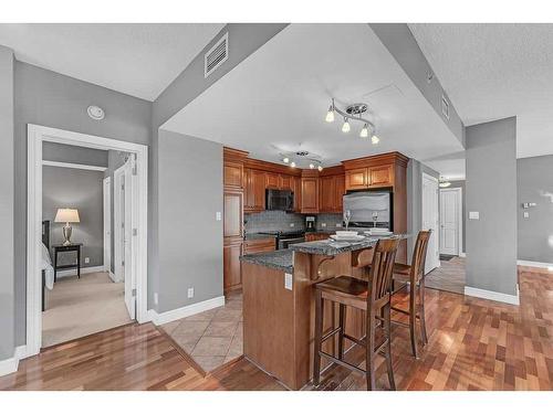 704-110 7 Street Sw, Calgary, AB - Indoor Photo Showing Kitchen