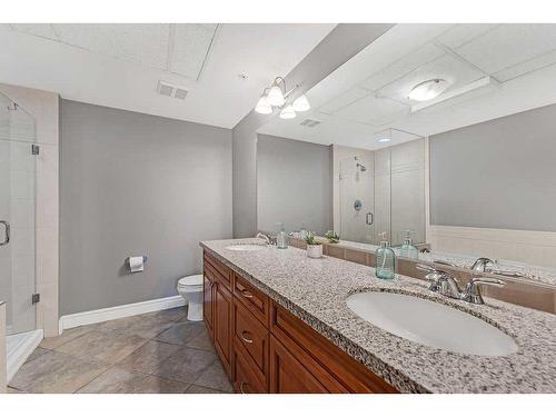 704-110 7 Street Sw, Calgary, AB - Indoor Photo Showing Bathroom