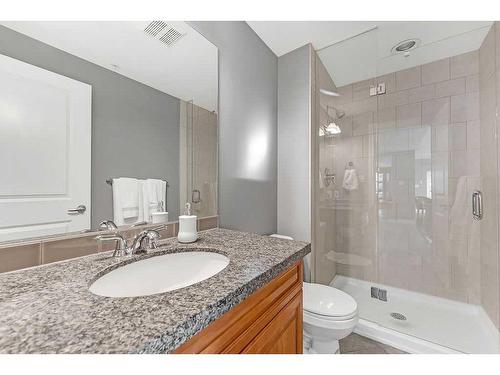 704-110 7 Street Sw, Calgary, AB - Indoor Photo Showing Bathroom