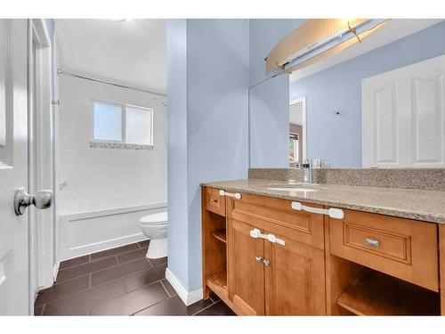 5007 Vantage Crescent Nw, Calgary, AB - Indoor Photo Showing Bathroom