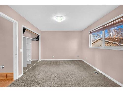 5007 Vantage Crescent Nw, Calgary, AB - Indoor Photo Showing Other Room