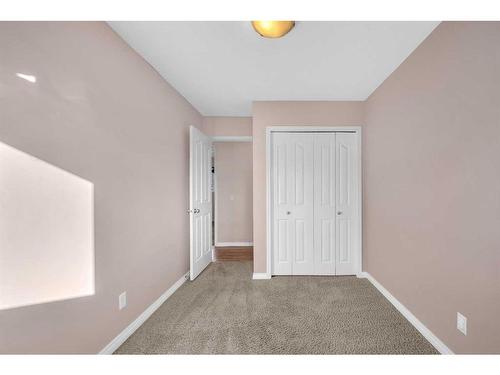 5007 Vantage Crescent Nw, Calgary, AB - Indoor Photo Showing Other Room