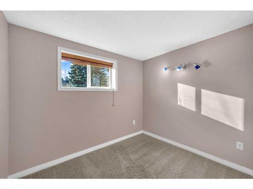 5007 Vantage Crescent Nw, Calgary, AB - Indoor Photo Showing Other Room