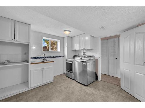 5007 Vantage Crescent Nw, Calgary, AB - Indoor Photo Showing Kitchen