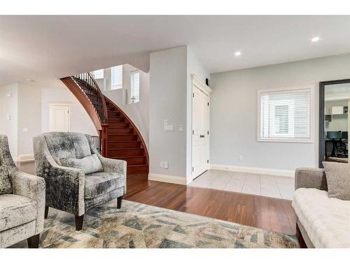 4722 21A Street Sw, Calgary, AB - Indoor Photo Showing Living Room