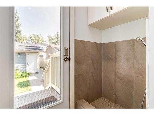 4722 21A Street Sw, Calgary, AB - Indoor