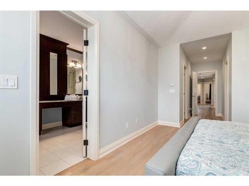 4722 21A Street Sw, Calgary, AB - Indoor Photo Showing Bedroom