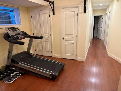 4722 21A Street Sw, Calgary, AB - Indoor Photo Showing Gym Room