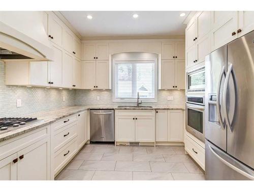 4722 21A Street Sw, Calgary, AB - Indoor Photo Showing Kitchen With Stainless Steel Kitchen With Upgraded Kitchen