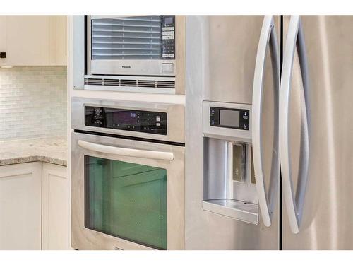 4722 21A Street Sw, Calgary, AB - Indoor Photo Showing Kitchen With Stainless Steel Kitchen