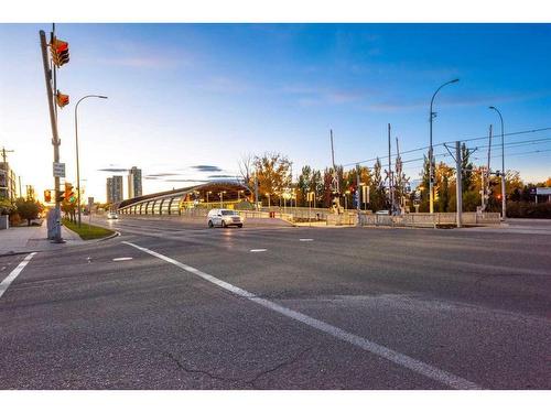 403-2734 17 Avenue Sw, Calgary, AB - Outdoor With View