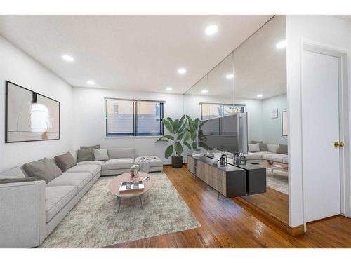 403-2734 17 Avenue Sw, Calgary, AB - Indoor Photo Showing Living Room