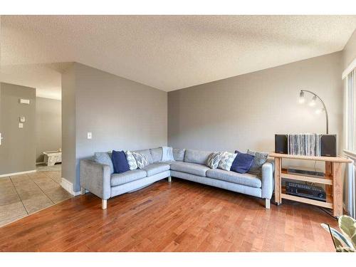 164 Stonemere Place, Chestermere, AB - Indoor Photo Showing Living Room