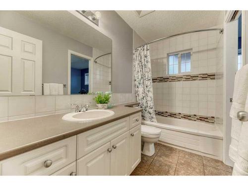 164 Stonemere Place, Chestermere, AB - Indoor Photo Showing Bathroom