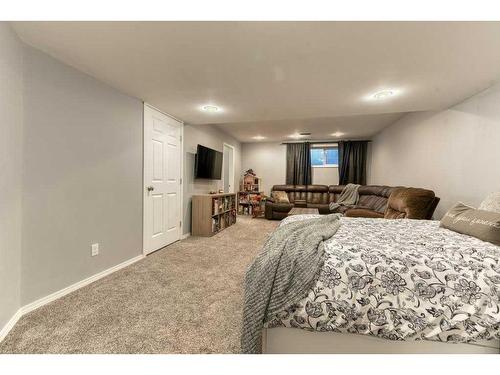 164 Stonemere Place, Chestermere, AB - Indoor Photo Showing Bedroom