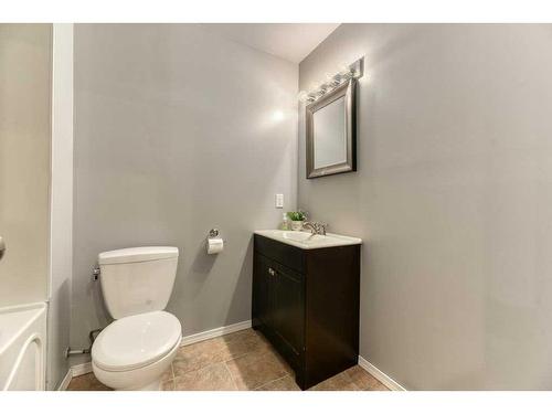 164 Stonemere Place, Chestermere, AB - Indoor Photo Showing Bathroom