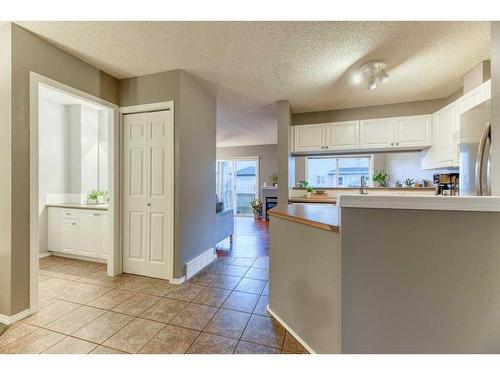 164 Stonemere Place, Chestermere, AB - Indoor Photo Showing Kitchen