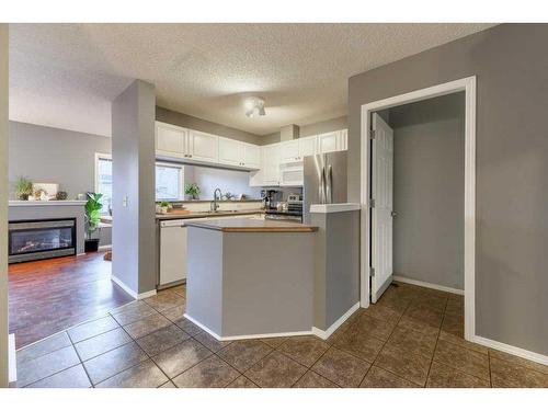 164 Stonemere Place, Chestermere, AB - Indoor Photo Showing Kitchen