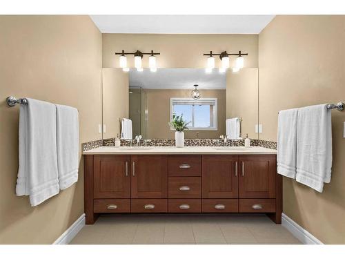 116 Cranarch Heights Se, Calgary, AB - Indoor Photo Showing Bathroom