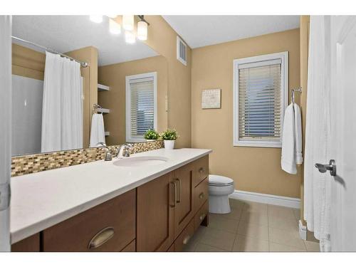 116 Cranarch Heights Se, Calgary, AB - Indoor Photo Showing Bathroom