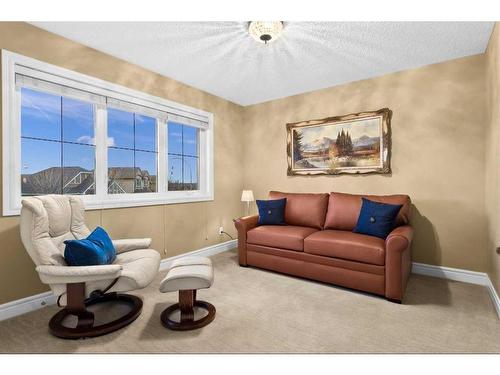 116 Cranarch Heights Se, Calgary, AB - Indoor Photo Showing Living Room