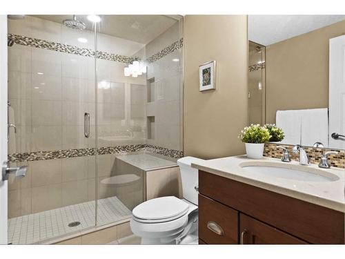 116 Cranarch Heights Se, Calgary, AB - Indoor Photo Showing Bathroom