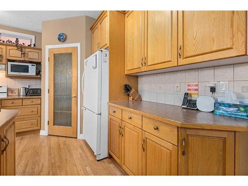 55 Chapman Way Se, Calgary, AB - Indoor Photo Showing Kitchen