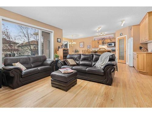 55 Chapman Way Se, Calgary, AB - Indoor Photo Showing Living Room