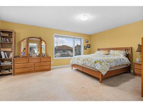 55 Chapman Way Se, Calgary, AB - Indoor Photo Showing Bedroom