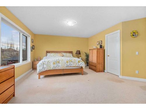 55 Chapman Way Se, Calgary, AB - Indoor Photo Showing Bedroom