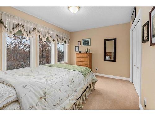 55 Chapman Way Se, Calgary, AB - Indoor Photo Showing Bedroom