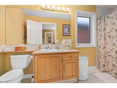 55 Chapman Way Se, Calgary, AB - Indoor Photo Showing Bathroom