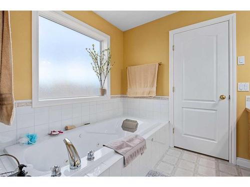 55 Chapman Way Se, Calgary, AB - Indoor Photo Showing Bathroom