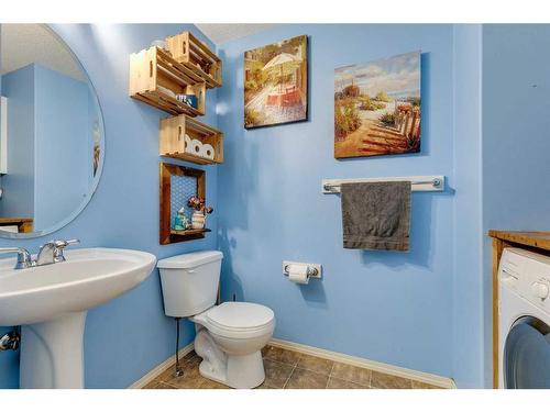 10 Silverado Plains Manor Sw, Calgary, AB - Indoor Photo Showing Bathroom