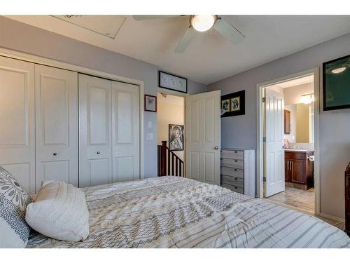 10 Silverado Plains Manor Sw, Calgary, AB - Indoor Photo Showing Bedroom