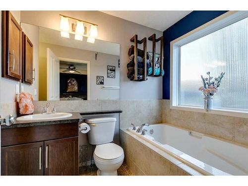 10 Silverado Plains Manor Sw, Calgary, AB - Indoor Photo Showing Bathroom