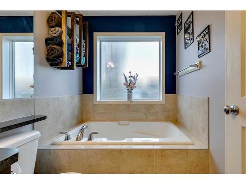 10 Silverado Plains Manor Sw, Calgary, AB - Indoor Photo Showing Bathroom